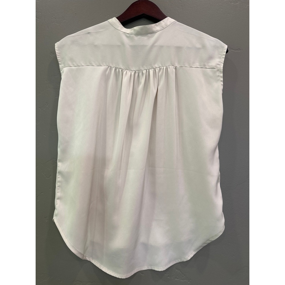 Banana Republic Sleeveless Satin Blouse Sz XS Champagne Chic Timeless Luxury - Picture 3 of 8